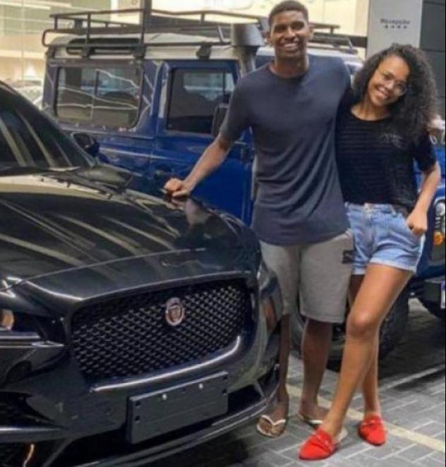 Goleiro revelação do Flamengo renova e ‘ganha’ carrão importado de 400 milhas