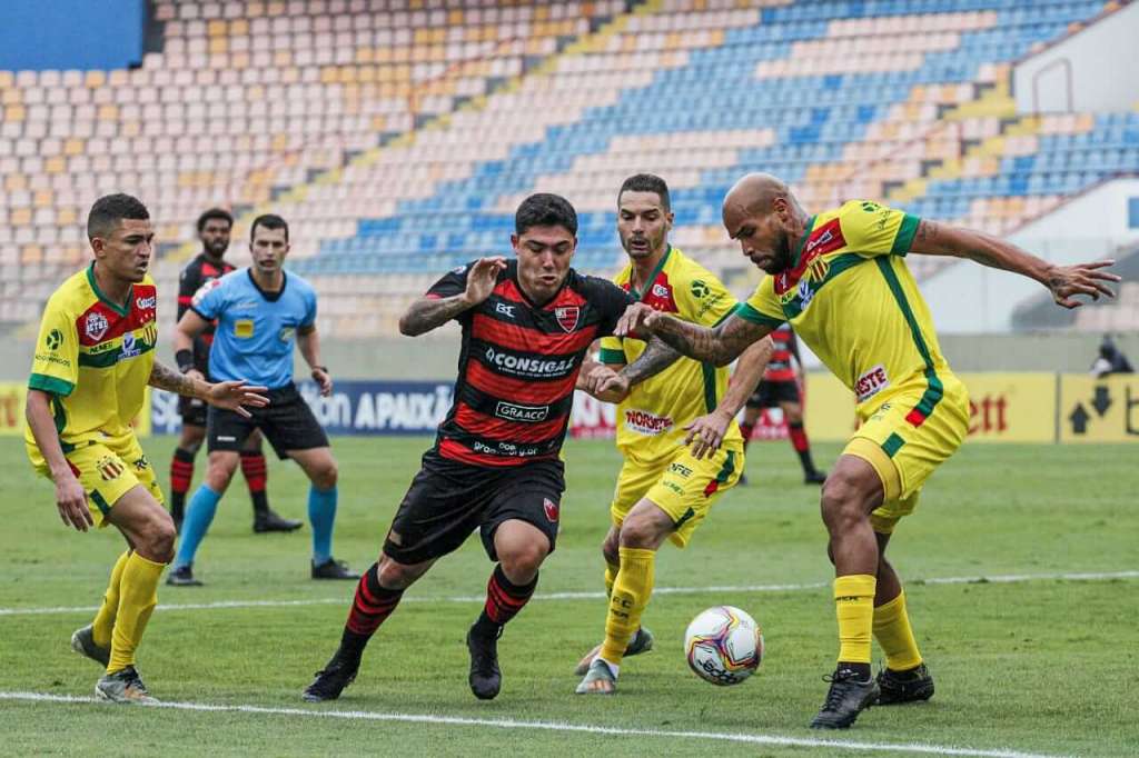 Sampaio Corrêa atropelou o Oeste (Foto: Guilherme Drovas/Oeste)