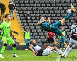 ITALIANO: Ibrahimovic faz de bicicleta, Milan vence Udinese e dispara na ponta