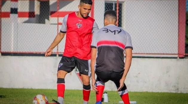 Técnico da Série C cita “ameça de morte” e jogador dispensado promete processá-lo