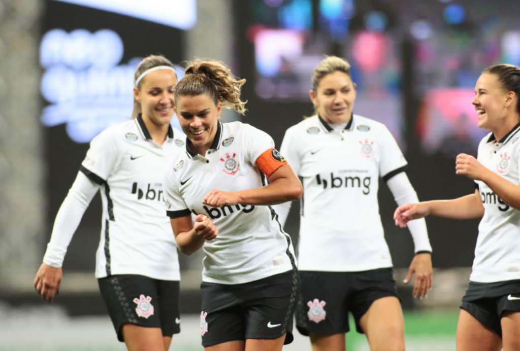 Corinthians volta a vencer Grêmio e avança para semifinais