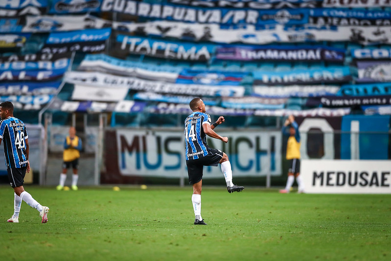 David Braz destaca vitória do Grêmio e minimiza atrito entre Maicon e Renato