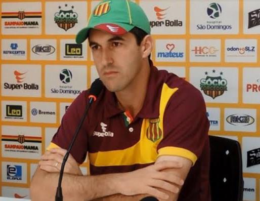 Léo Condé: reação com Sampaio Léo Condé: reação com Sampaio