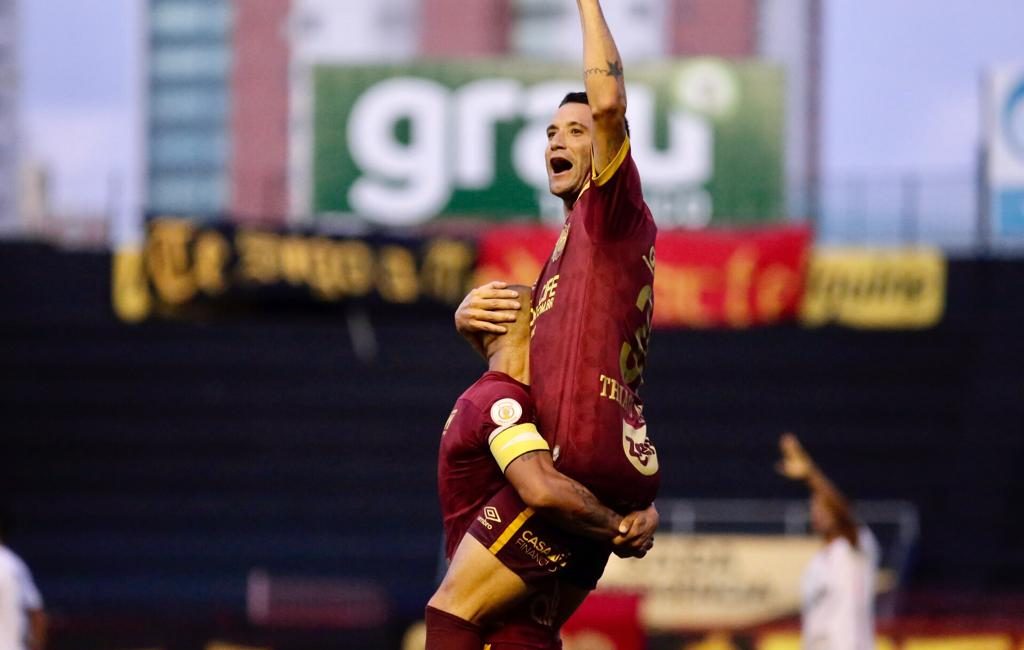 Thiago Neves jogou muito na vitória do Sport