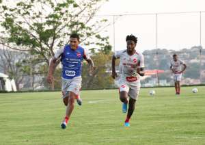 Série C: 'O grupo é forte. Temos que manter o foco', avalia atacante do Vila Nova