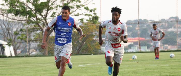 Francis - Foto: Divulgação - Foto: Divulgação