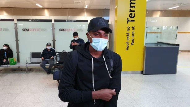 Zagueiro chega ao Brasil para assinar com Corinthians: ‘Não pensei duas vezes’