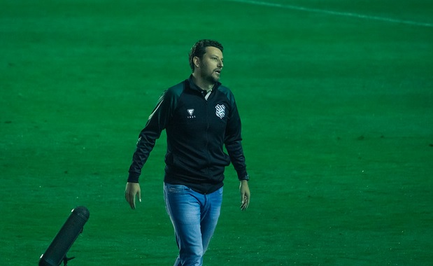 Após derrota, treinador de time da Série B diz que não teme demissão