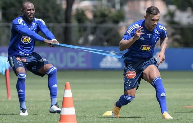 Atacante gringo é convocado por seleção e Cruzeiro aposta em estreia de Pottker