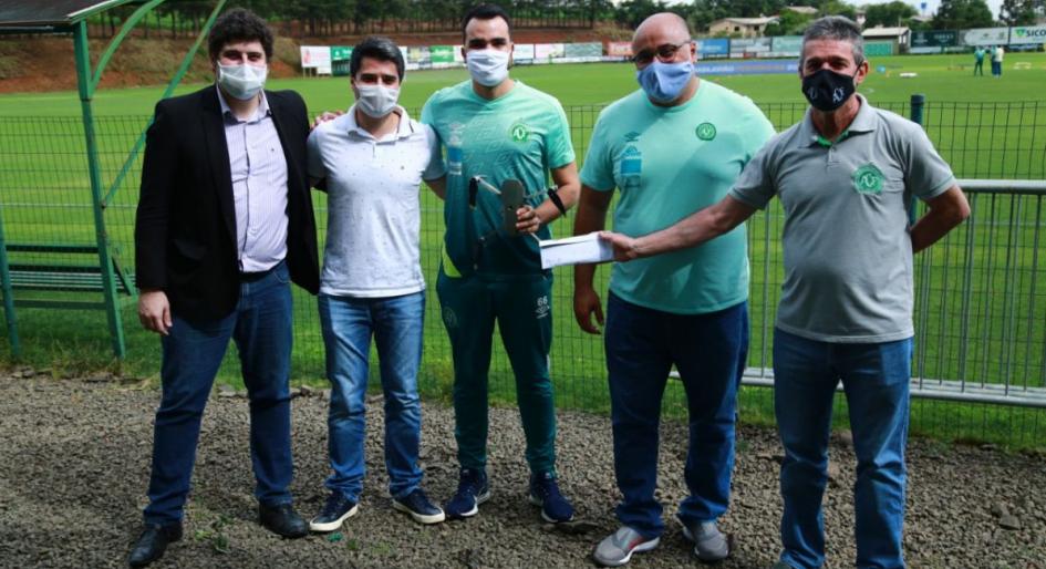 Torcida de clube da Série B arrecada R$ 30 mil e doa drone ao Departamento de Fisiologia