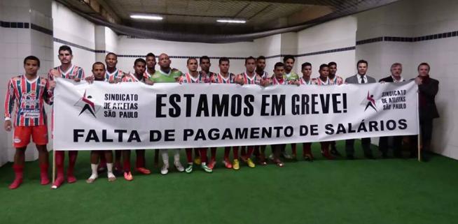 Jogadores do Operário em solidariedade ao Barueri