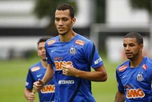 Em crise, Fluminense tenta contratação de zagueiro Neto