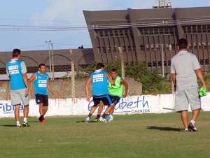 Série C: Botafogo-PB volta aos treinos e Leomir pode desfalcar a equipe