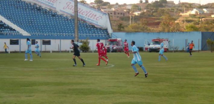 Lance do jogo em que Goianésia e Luziânia empataram, por 1 a 1, na Série D - Divulgação