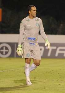 Goleiro comemora vitória do Guarani sobre o Juventude