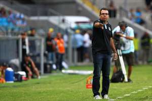 Enderson Moreira será apresentado quarta no Santos para vaga de Oswaldo de Oliveira