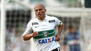 Alex deixa hospital, mas segue preocupando Coritiba