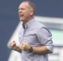 Mano Menezes só reclama da arbitragem quando perde...