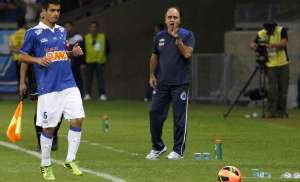 Sem Dagoberto, Marcelo Oliveira deve testar Marlone