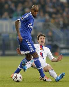 Felipe Santana do Schalke inicia tratamento no São Paulo