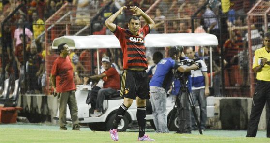 Neto Baiano será o responsável por tentar furar a zaga adversária