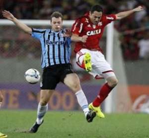 BRASILEIRO CHEVROLET: Grêmio derruba Flamengo com recorde de público e Santos vence o lanterna Vitória