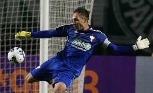 Fernando Prass volta a treinar com bola no Palmeiras