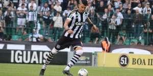 Zagueiro Marquinhos, do Figueirense, coloca ponto final em discussão com Jorge Henrique, do Internacional