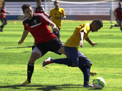 Lateral Fábio Soares atuando contra o Botafogo-SP