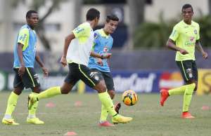 Olé do Brasil retira do ar texto sobre suposta relação homossexual entre Elias e Maicon na Seleção Brasileira