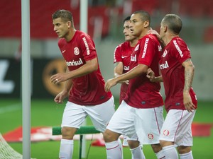 Rafael Moura reclama da torcida e diz não entender vaias