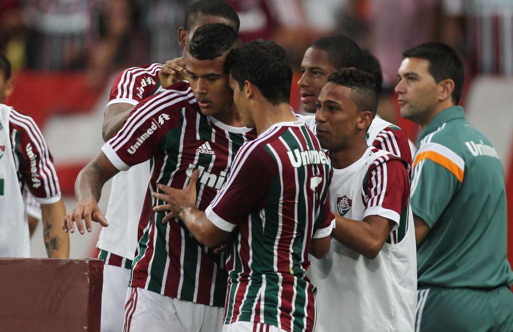 Kenedy será o homem de frente do Fluminense contra o Figueirense