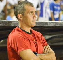 Eduardo Baptista mudou Sport na hora certa e virou sobre o Santos, por 3 a 1