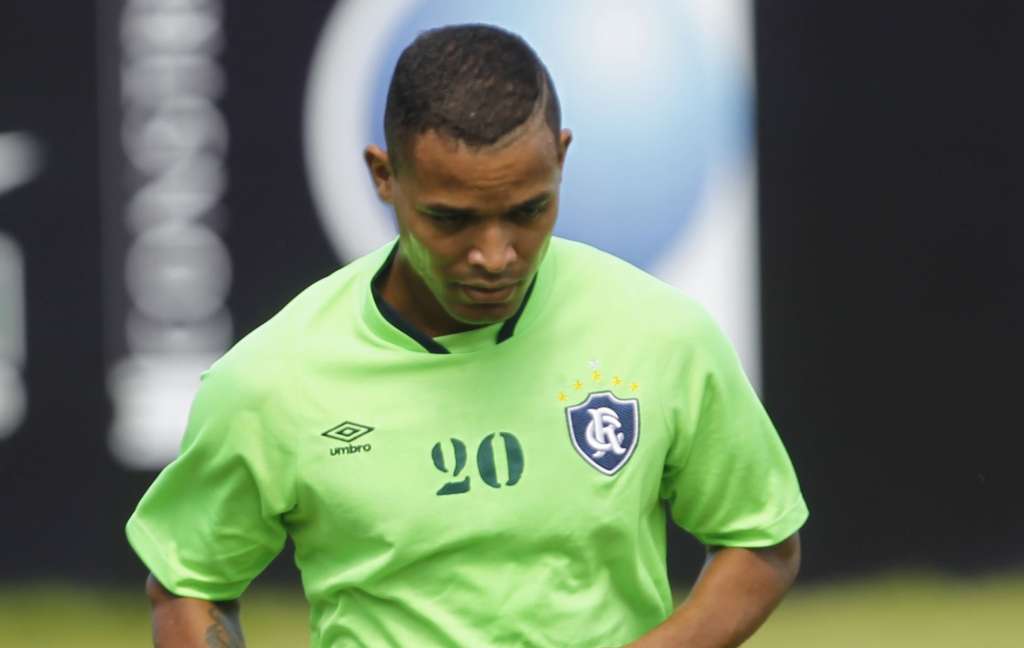 Robinho espera ter sua situação regularizada para poder se transferir para o Castanhal