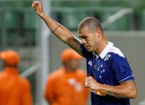 Sem Henrique, Nilton deve ser titular no Cruzeiro