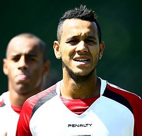 São Paulo vende zagueiro Rhodolfo ao Grêmio e comprará Souza