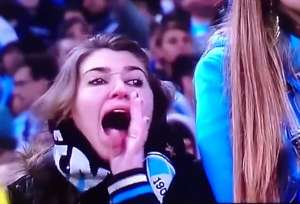 Parte da casa de torcedora gremista é incendiada