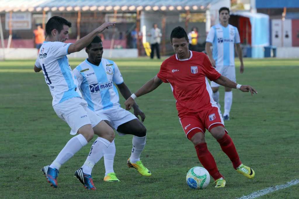 Macaé e Guaratinguetá fizeram um jogo disputado, mas ninguém venceu - Tiago Ferreira/Macaé EC
