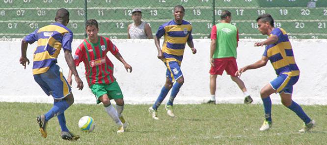 Paulínia lutou bastante, mas perdeu para a Portuguesa Santista, em Santos.