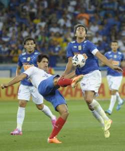 Bahia 3 x 0 Figueirense - Tricolor espanta a 