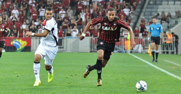 Hernani ganhou a confiança do técnico Claudinei Oliveira e foi bem no triunfo sobre o lanterna Vitória