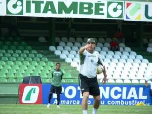 Série C: Estevam Soares é o favorito para assumir o Guarani, mas outros correm por fora