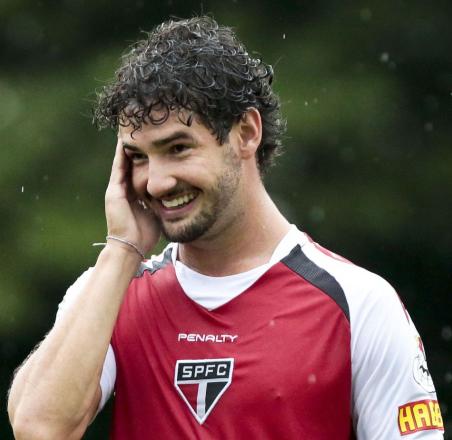 Pato deve ficar de fora no clássico entre São Paulo e Corinthians