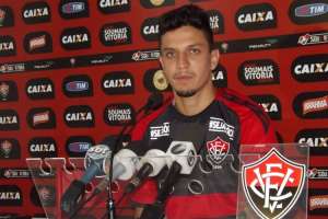 Série B: Atrás de camisa 10, Santa Cruz pode contratar Léo Costa, do Vitória