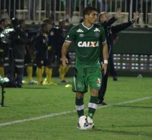 Ednei se recupera e fica à disposição de Jorginho para Chapecoense enfrentar o Corinthians