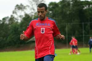 Cruzeiro contrata lateral Breno, do Paraná