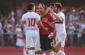 Rogério Ceni treina e viaja com São Paulo para Curitiba