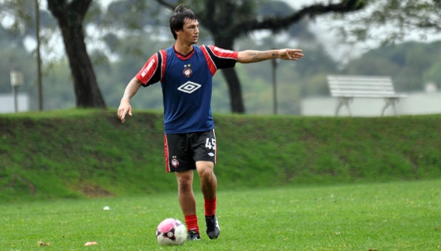 João Paulo está de volta ao Atlético-PR
