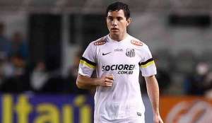 Mena sofre nova lesão e volta a desfalcar o Santos