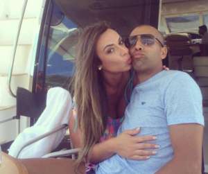 Nicole Bahls posta fotos em clima de romance com Emerson Sheik
